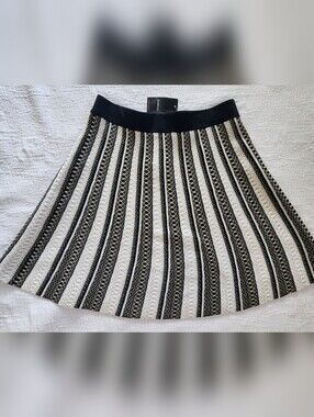 NWT bebe Metallic Jacquard Knit Striped Skater Skirt - Size M